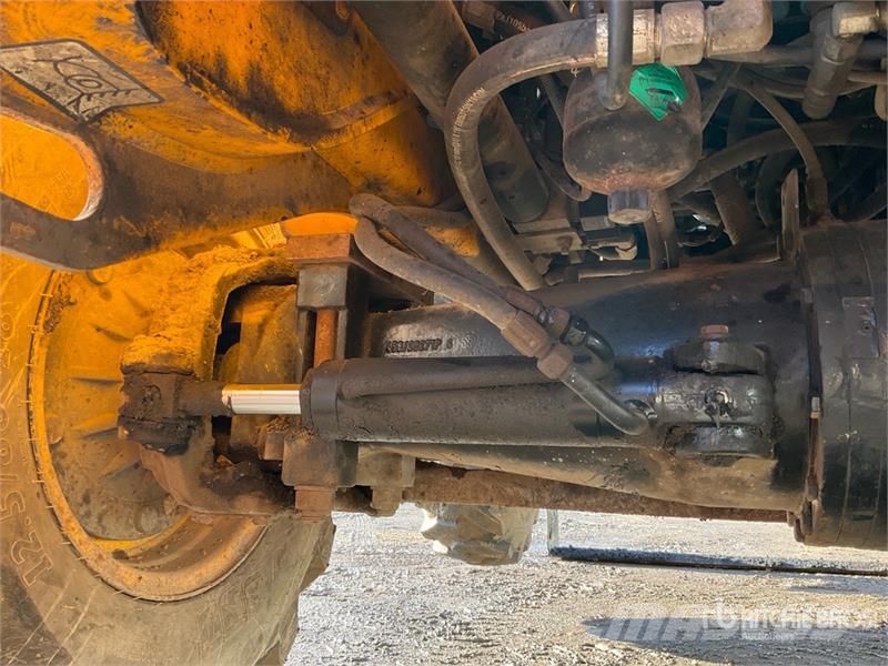 JCB 3CX Compact Backhoe Loader Товарач със заден ексватор