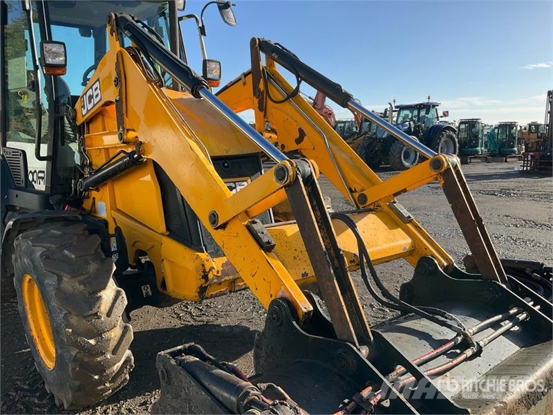 JCB 3CX Compact Backhoe Loader Товарач със заден ексватор