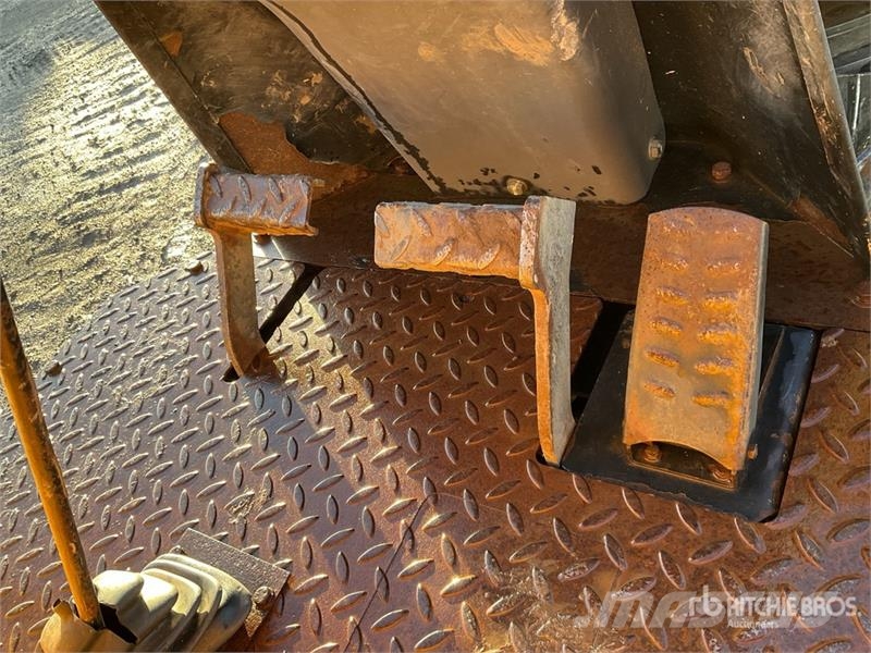 JCB 3T 3 ton 4x4 Swivel Dumper Mini pašizgāzēji