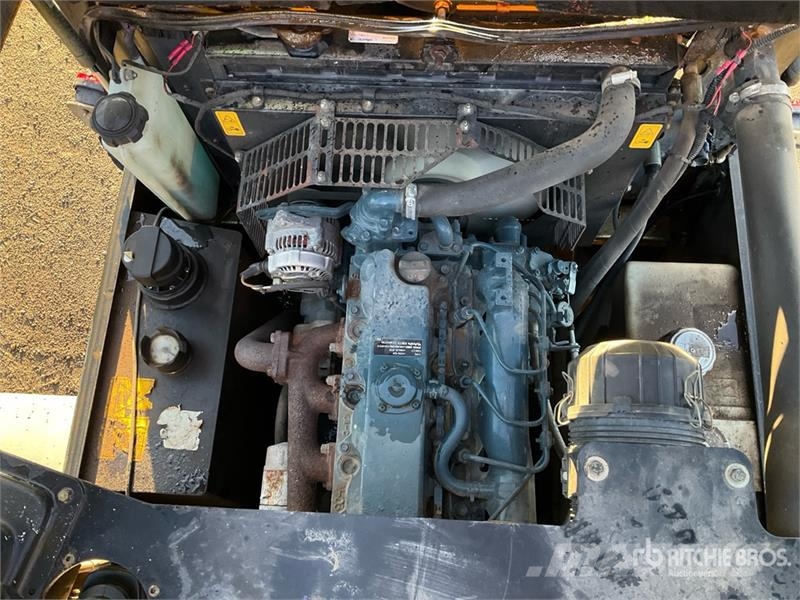 JCB 3T 4x4 Swivel Dumper Mini pašizgāzēji