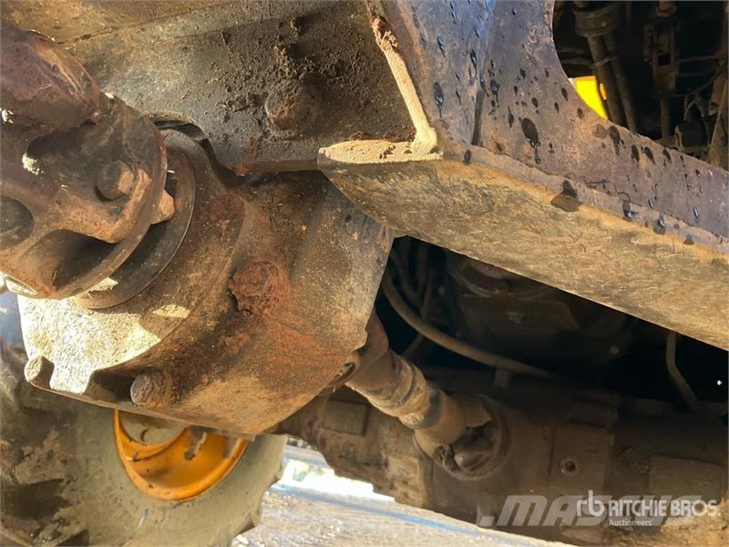 JCB 3T 4x4 Swivel Dumper Mini pašizgāzēji