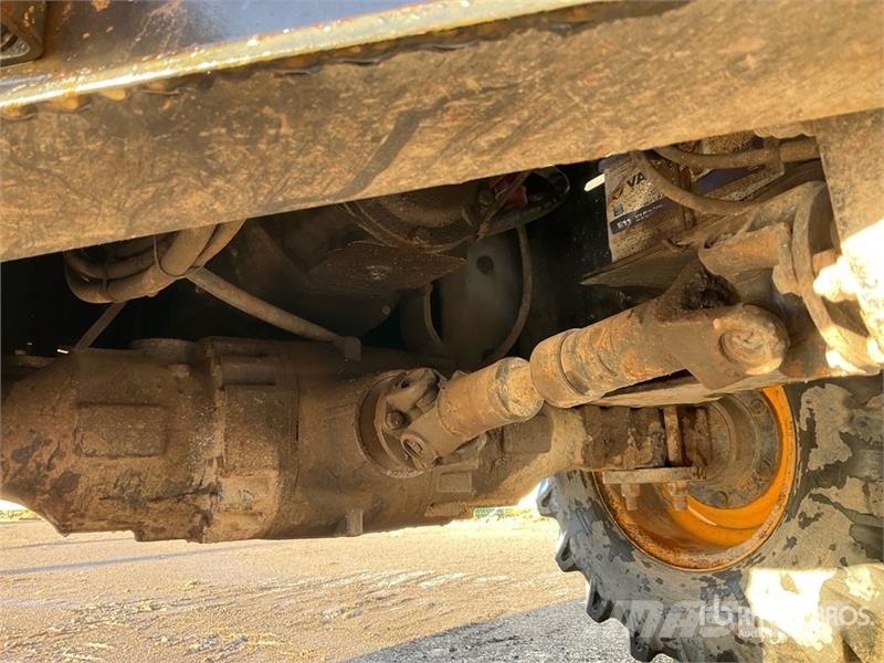 JCB 3T 4x4 Swivel Dumper Mini pašizgāzēji
