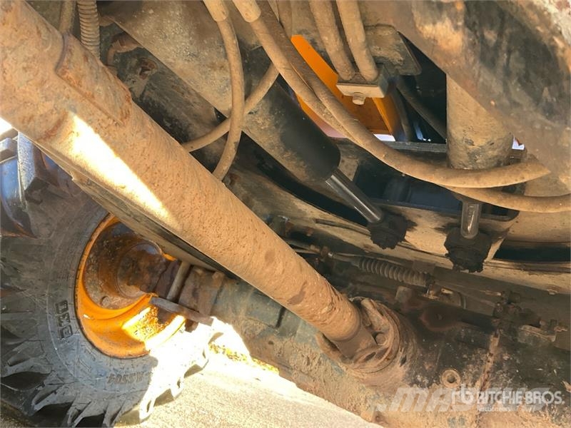 JCB 3T 4x4 Swivel Dumper Mini pašizgāzēji
