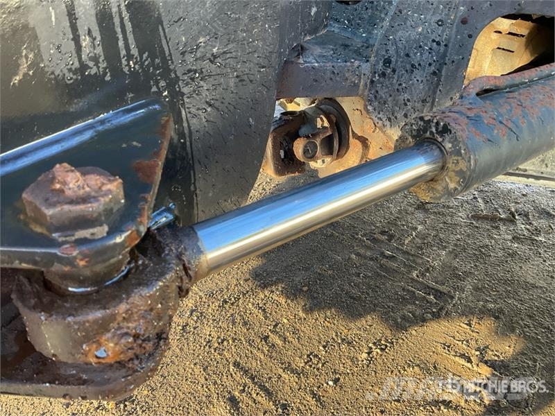 JCB 3T 4x4 Swivel Dumper Mini pašizgāzēji