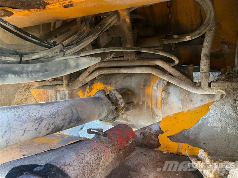 JCB 411 Wheel Loader Gumikerekes homlokrakodók