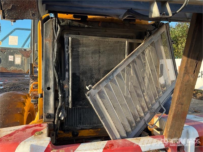 JCB 411 Wheel Loader Gumikerekes homlokrakodók
