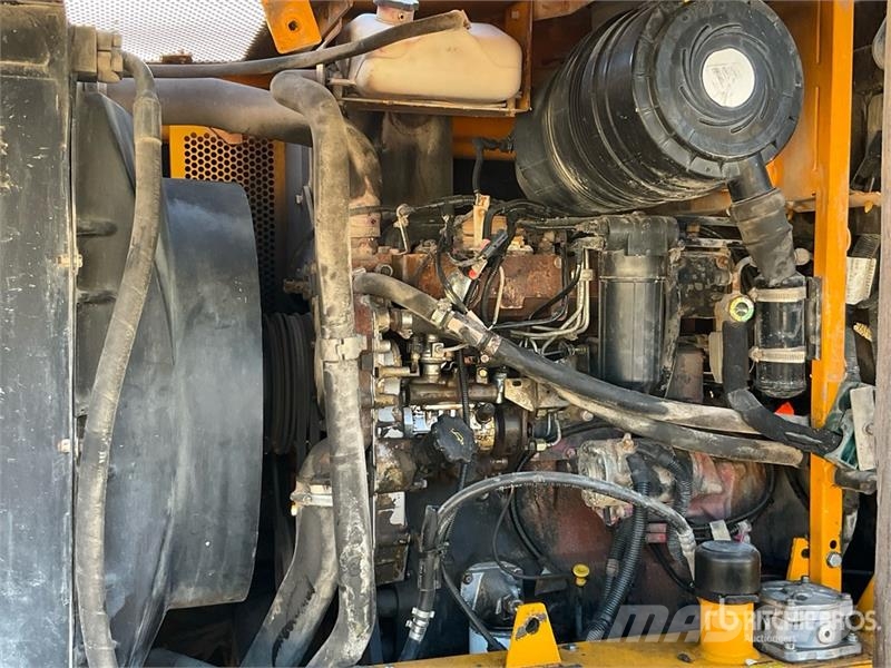 JCB 411 Wheel Loader Gumikerekes homlokrakodók