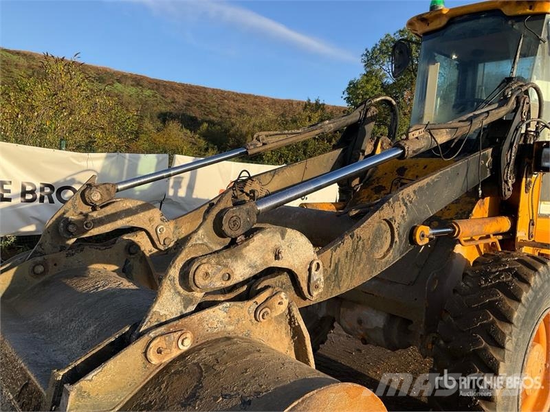 JCB 411 Wheel Loader Gumikerekes homlokrakodók