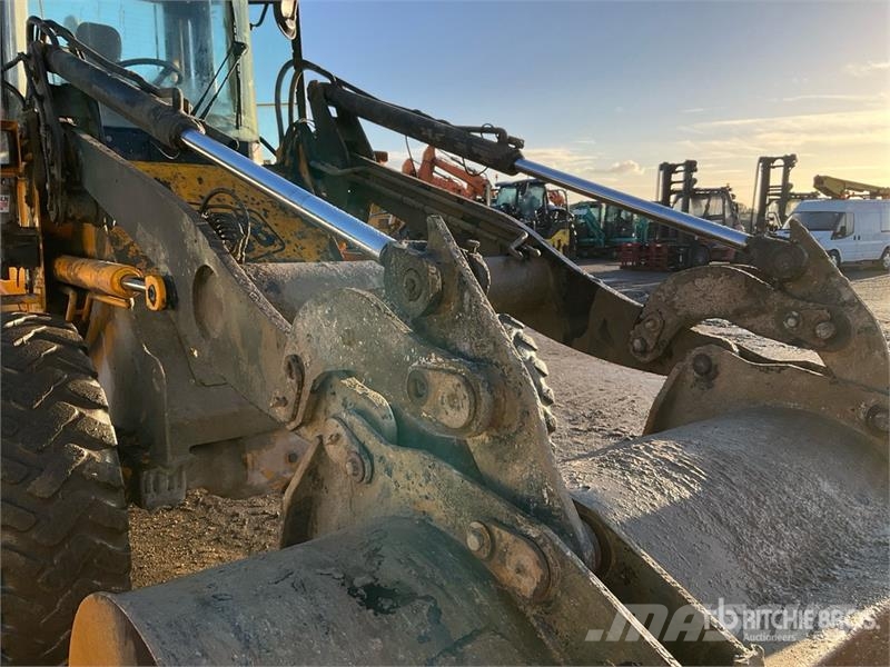 JCB 411 Wheel Loader Gumikerekes homlokrakodók