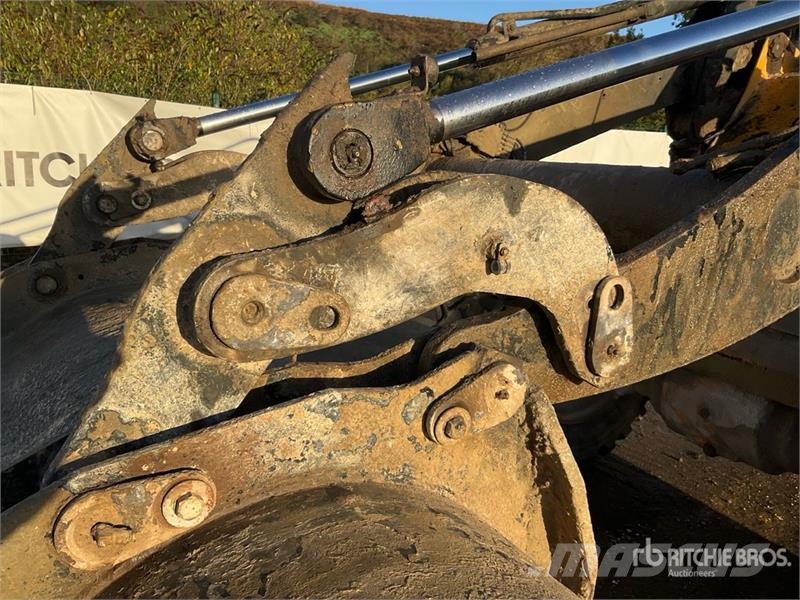 JCB 411 Wheel Loader Gumikerekes homlokrakodók