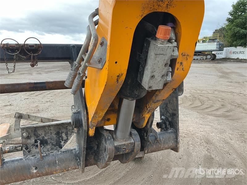 JCB 525-60 伸缩臂叉装车|叉装车