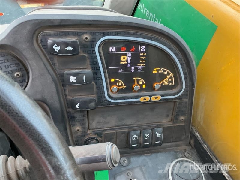 JCB 525-60 伸缩臂叉装车|叉装车