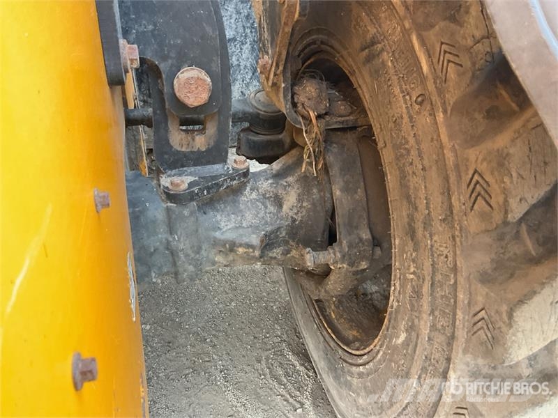 JCB 525-60 伸缩臂叉装车|叉装车