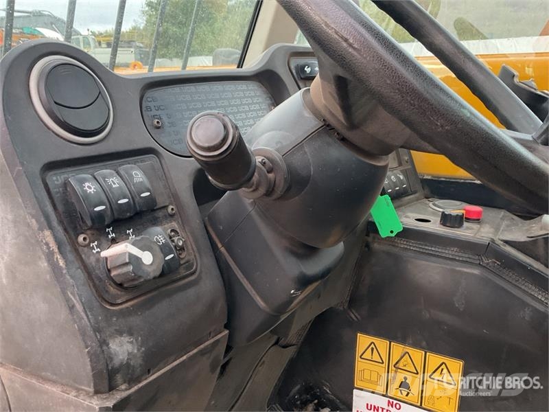 JCB 525-60 伸缩臂叉装车|叉装车