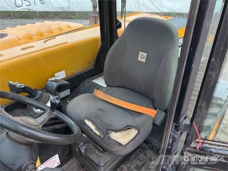 JCB 525-60 伸缩臂叉装车|叉装车