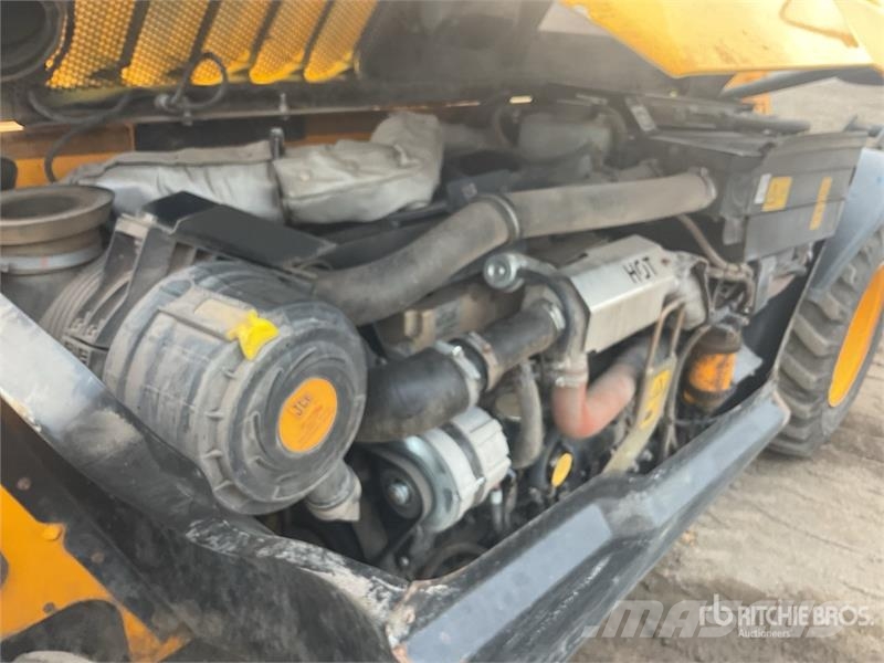 JCB 525-60 伸缩臂叉装车|叉装车