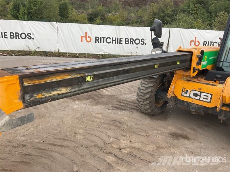 JCB 525-60 伸缩臂叉装车|叉装车