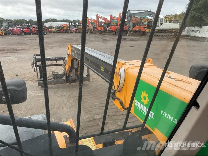 JCB 525-60 伸缩臂叉装车|叉装车