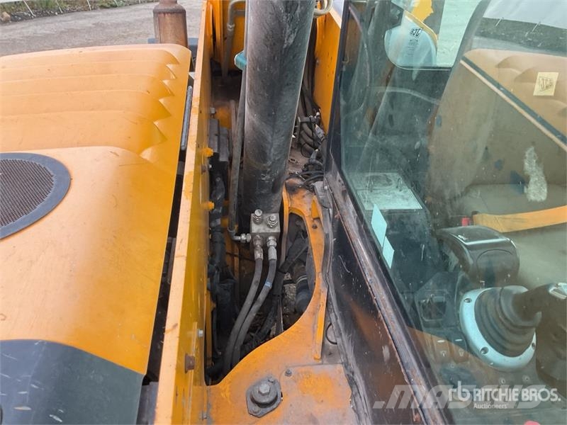 JCB 525-60 伸缩臂叉装车|叉装车