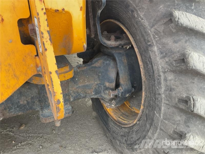 JCB 525-60 伸缩臂叉装车|叉装车
