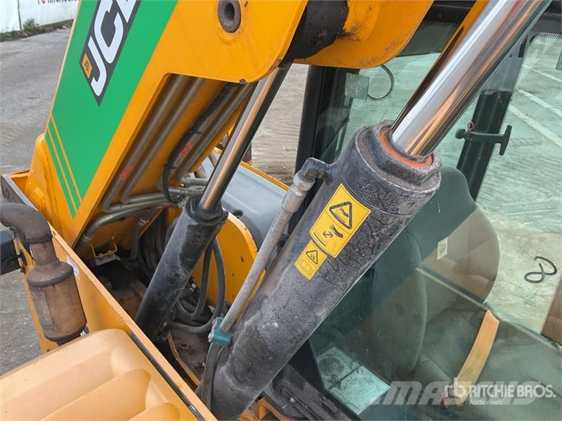 JCB 525-60 伸缩臂叉装车|叉装车