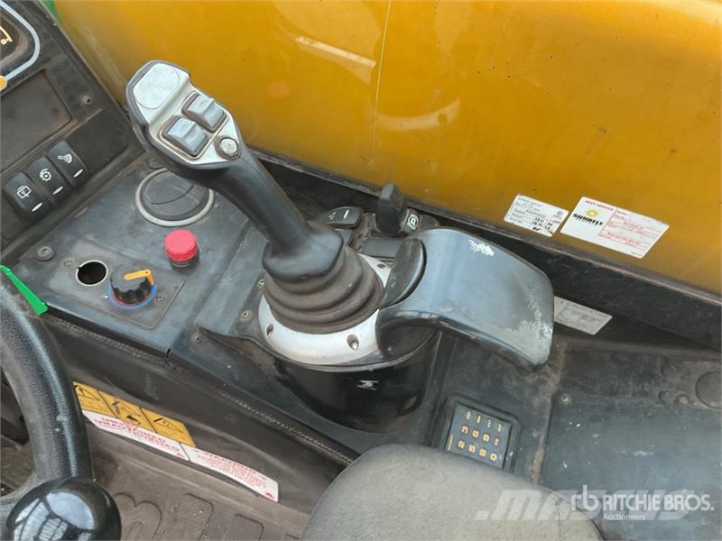 JCB 525-60 伸缩臂叉装车|叉装车