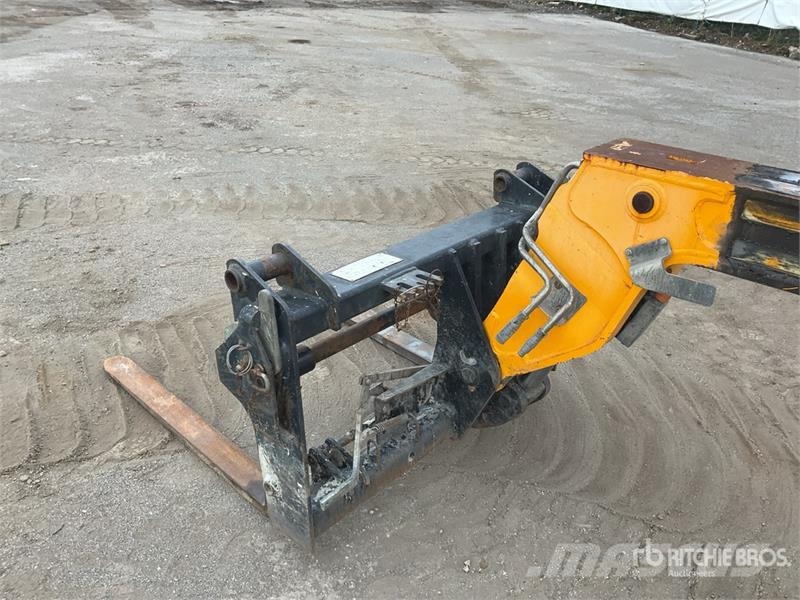 JCB 525-60 伸缩臂叉装车|叉装车