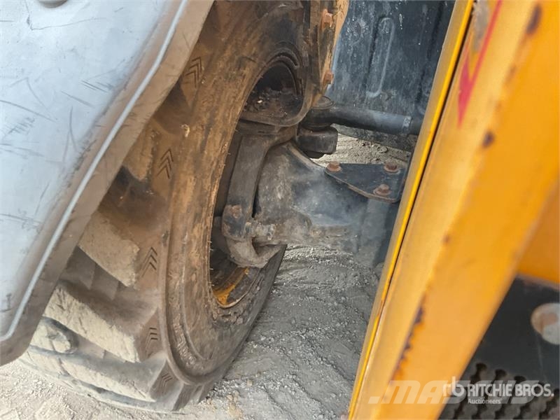JCB 525-60 伸缩臂叉装车|叉装车