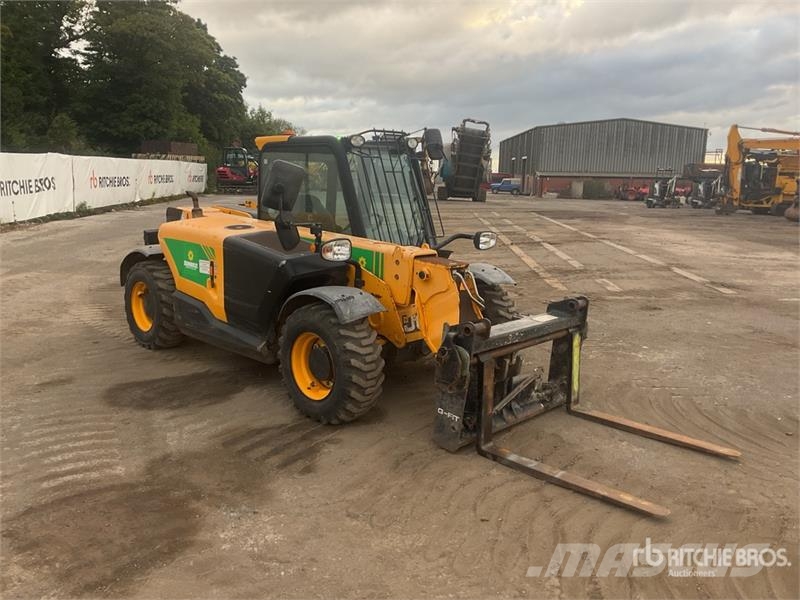 JCB 525-60 伸缩臂叉装车|叉装车