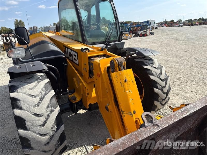 JCB 531-70 مناولات متداخلة
