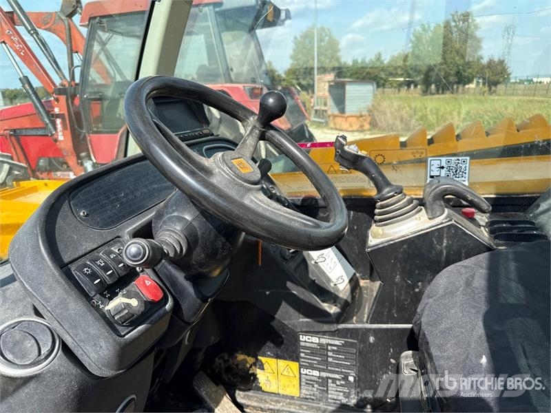 JCB 531-70 مناولات متداخلة