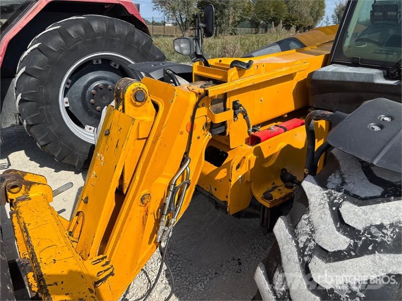 JCB 531-70 مناولات متداخلة