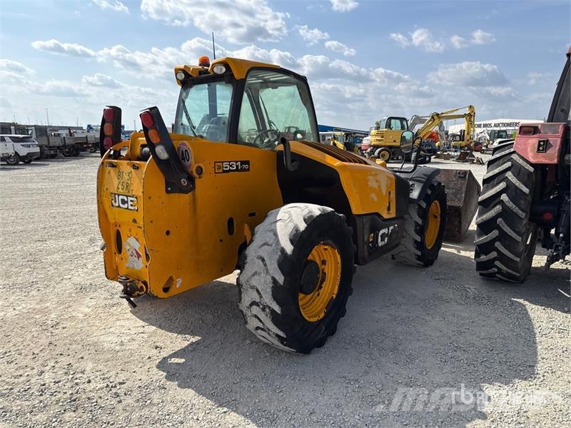 JCB 531-70 مناولات متداخلة