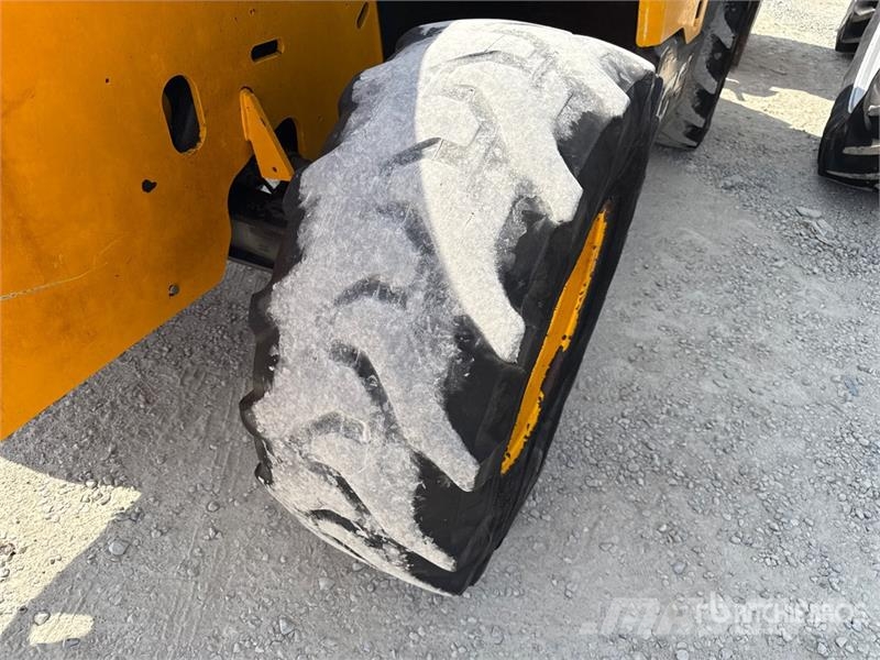 JCB 531-70 مناولات متداخلة