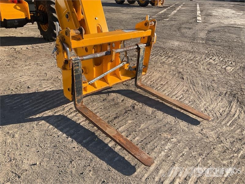 JCB 531-70 テレスコーピックハンドラー
