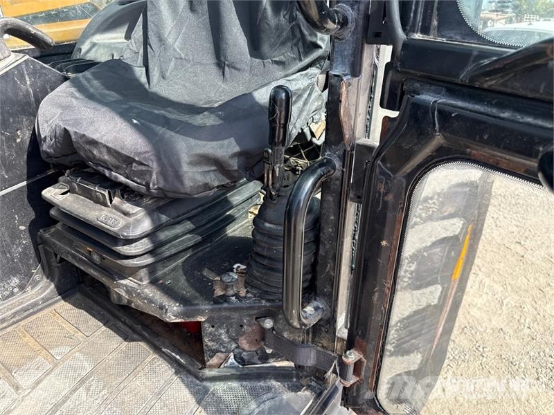 JCB 531-70 مناولات متداخلة