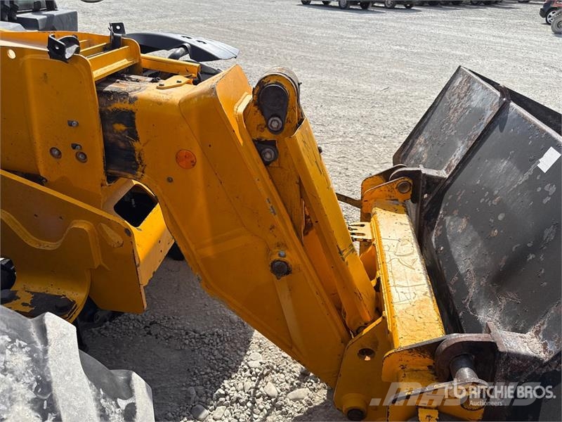 JCB 531-70 مناولات متداخلة