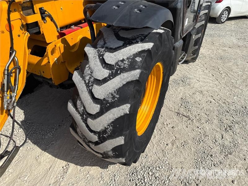 JCB 531-70 مناولات متداخلة