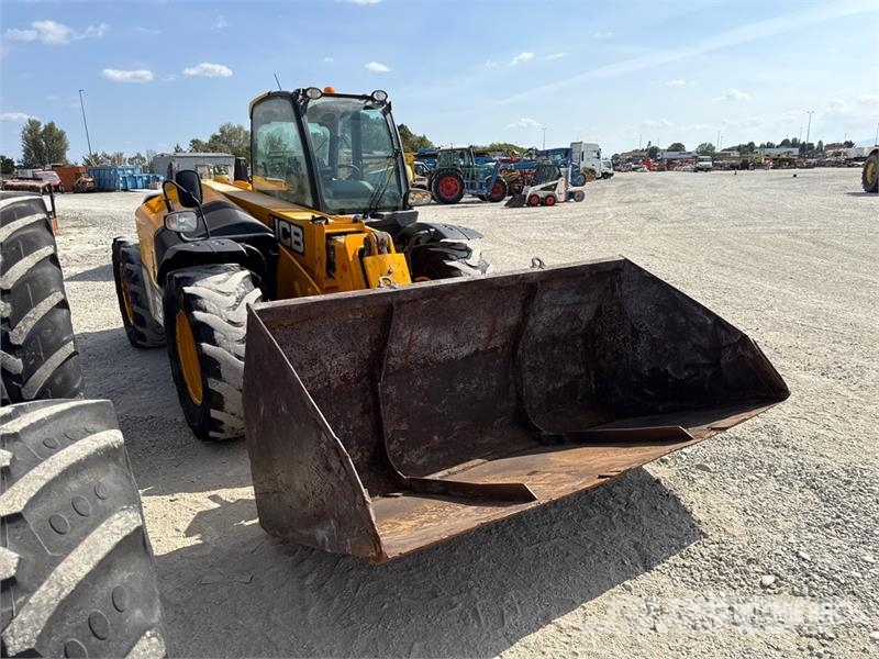 JCB 531-70 مناولات متداخلة