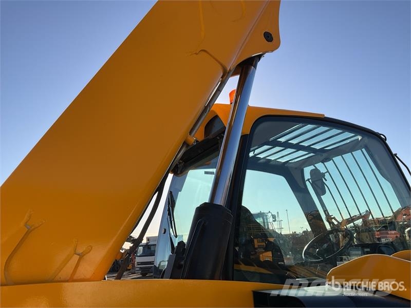 JCB 531-70 テレスコーピックハンドラー