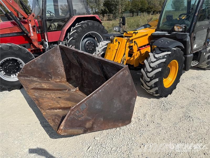 JCB 531-70 مناولات متداخلة