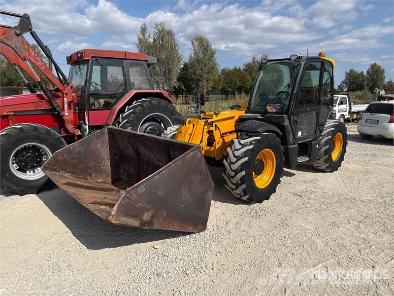 JCB 531-70 مناولات متداخلة