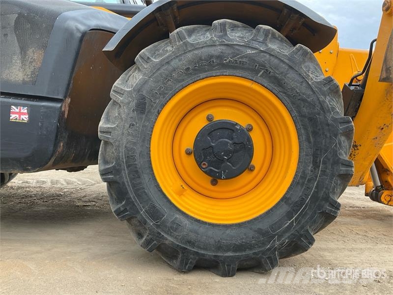 JCB 535-125 مناولات متداخلة