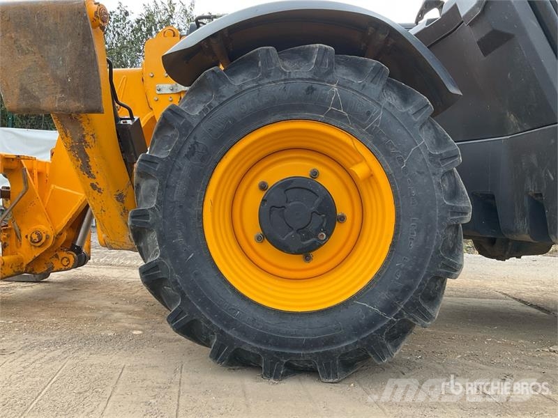 JCB 535-125 مناولات متداخلة