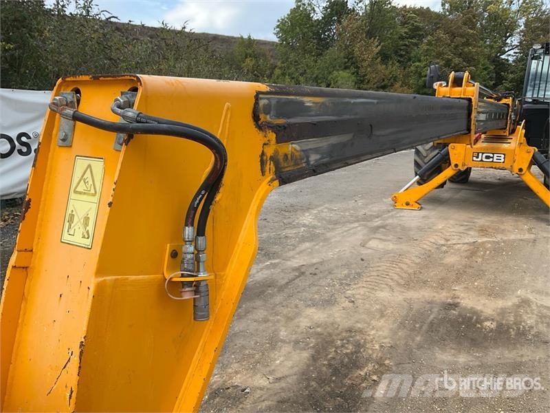 JCB 535-125 مناولات متداخلة
