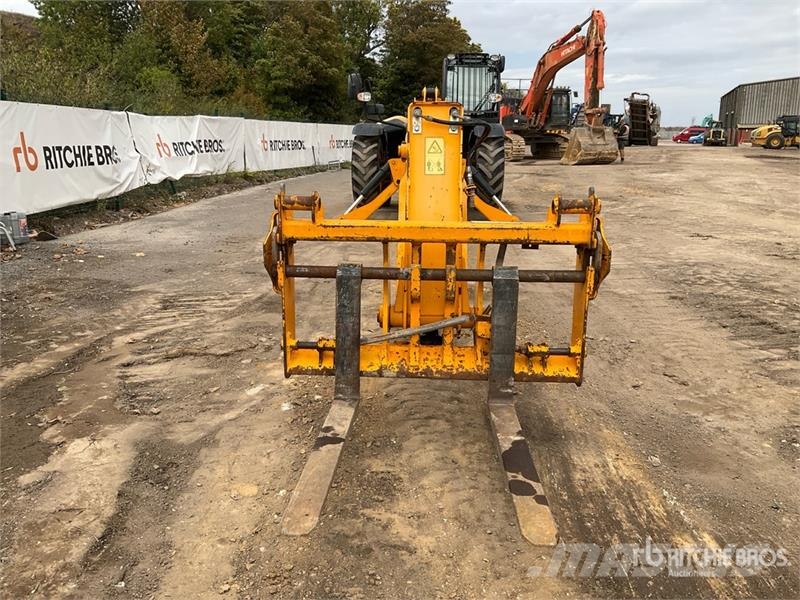 JCB 535-125 مناولات متداخلة