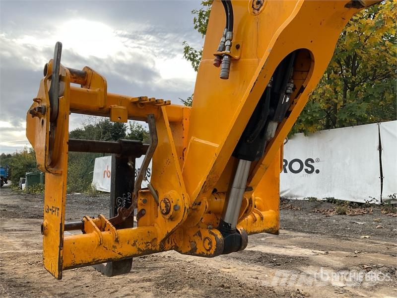 JCB 535-125 مناولات متداخلة