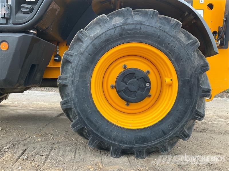 JCB 535-125 مناولات متداخلة