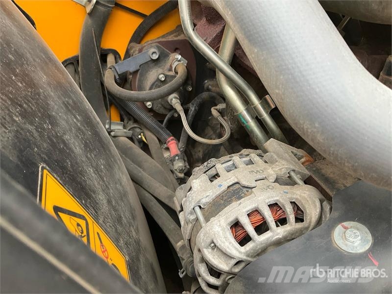 JCB 535-125 مناولات متداخلة