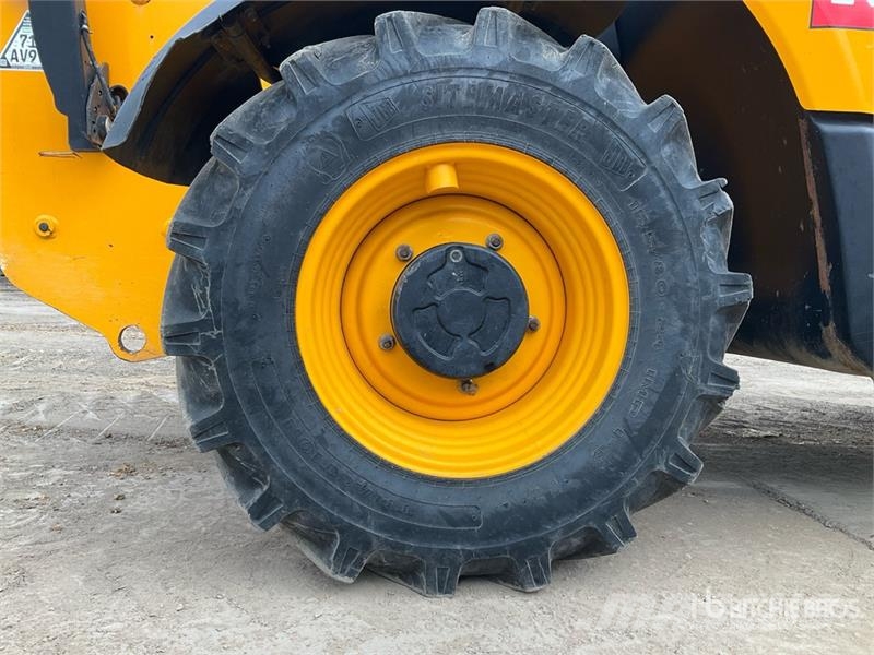 JCB 535-125 مناولات متداخلة
